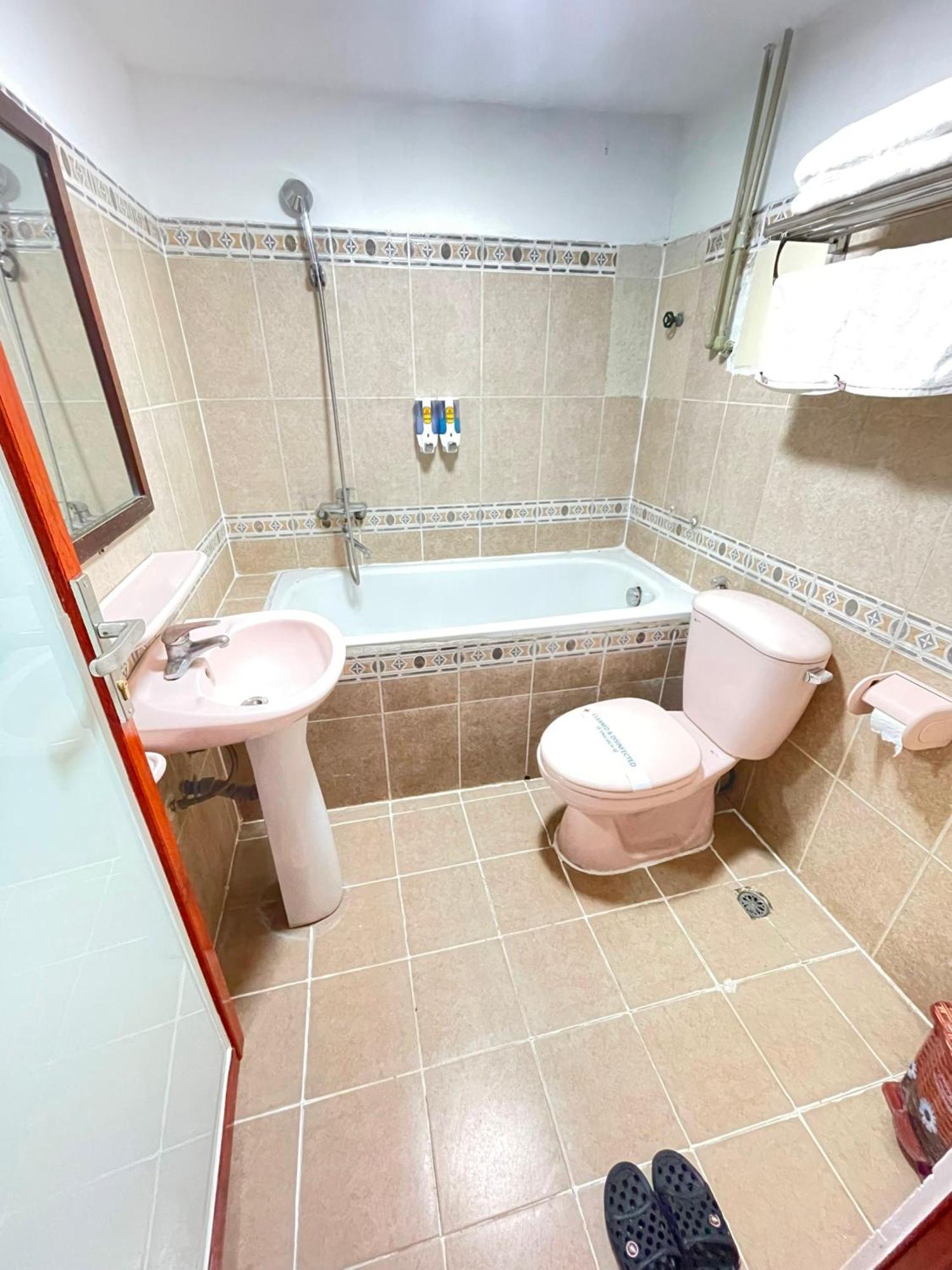 Nhat Tan Hotel Hanoi Kültér fotó
