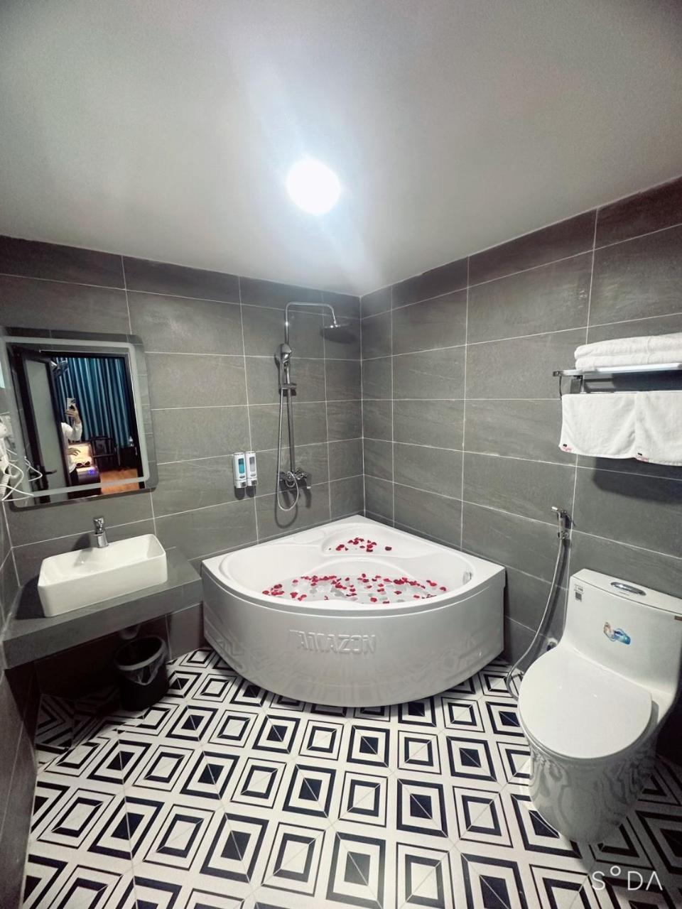 Nhat Tan Hotel Hanoi Kültér fotó