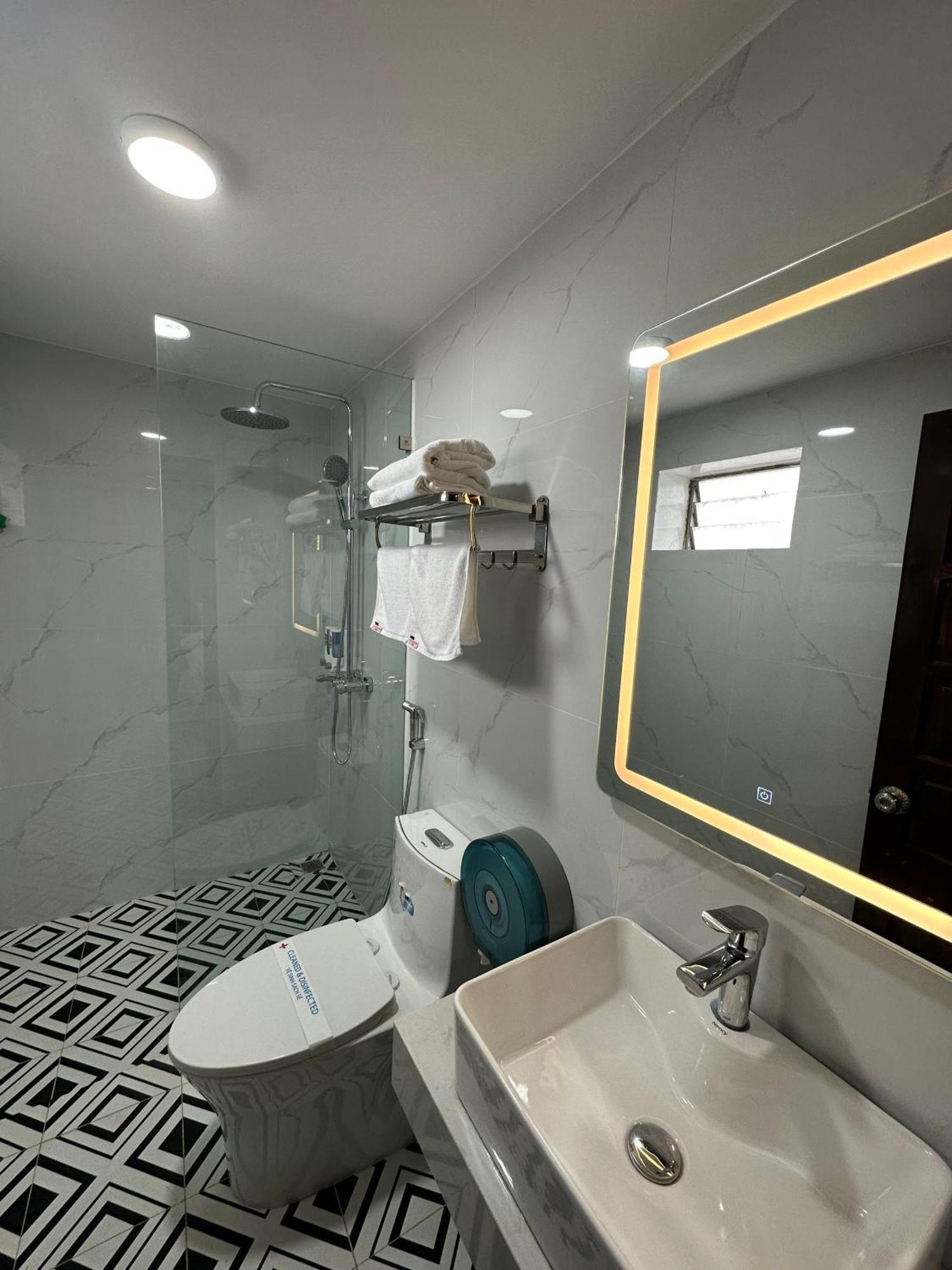Nhat Tan Hotel Hanoi Kültér fotó